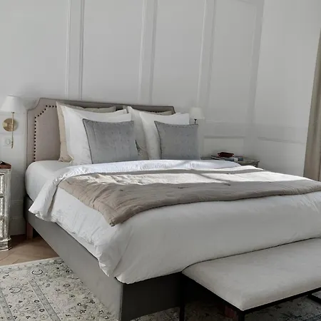 A 2 Pas De La Croisette *