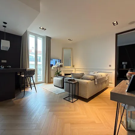 A 2 Pas De La Croisette *