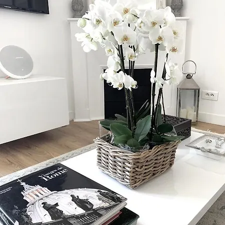 A 2 Pas De La Croisette *